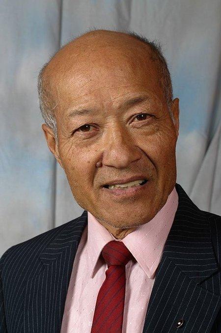 Aki Aleong image
