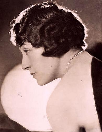 Ann Codee image