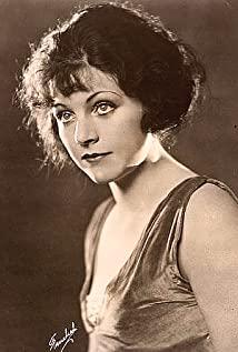 Helen Darling image
