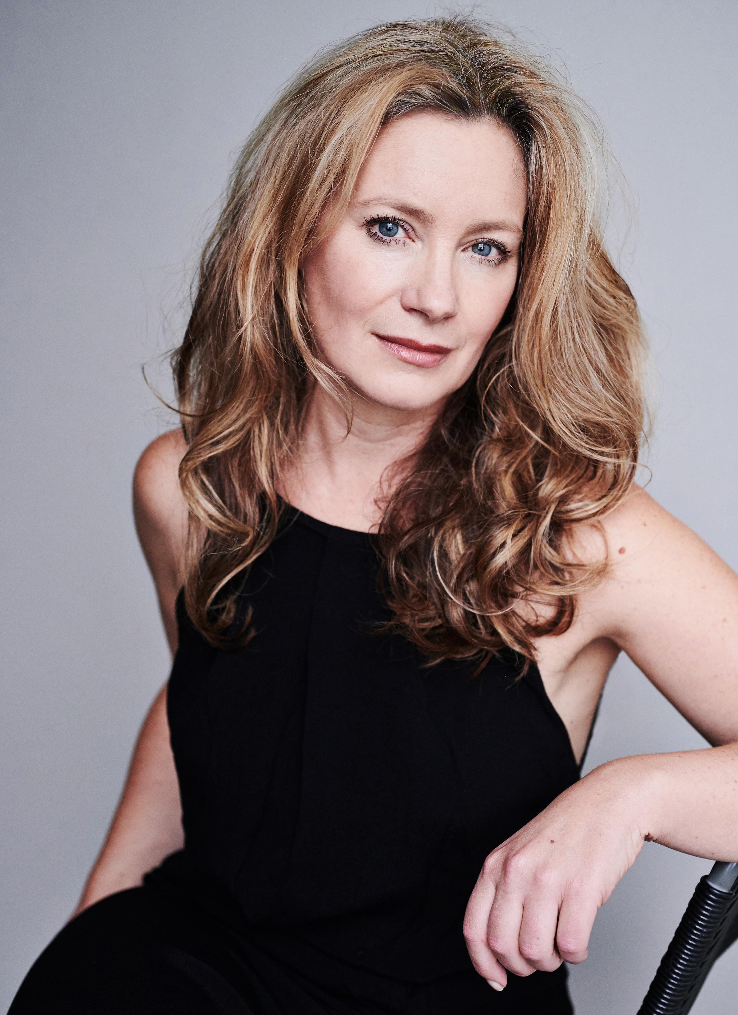 Amanda Douge image