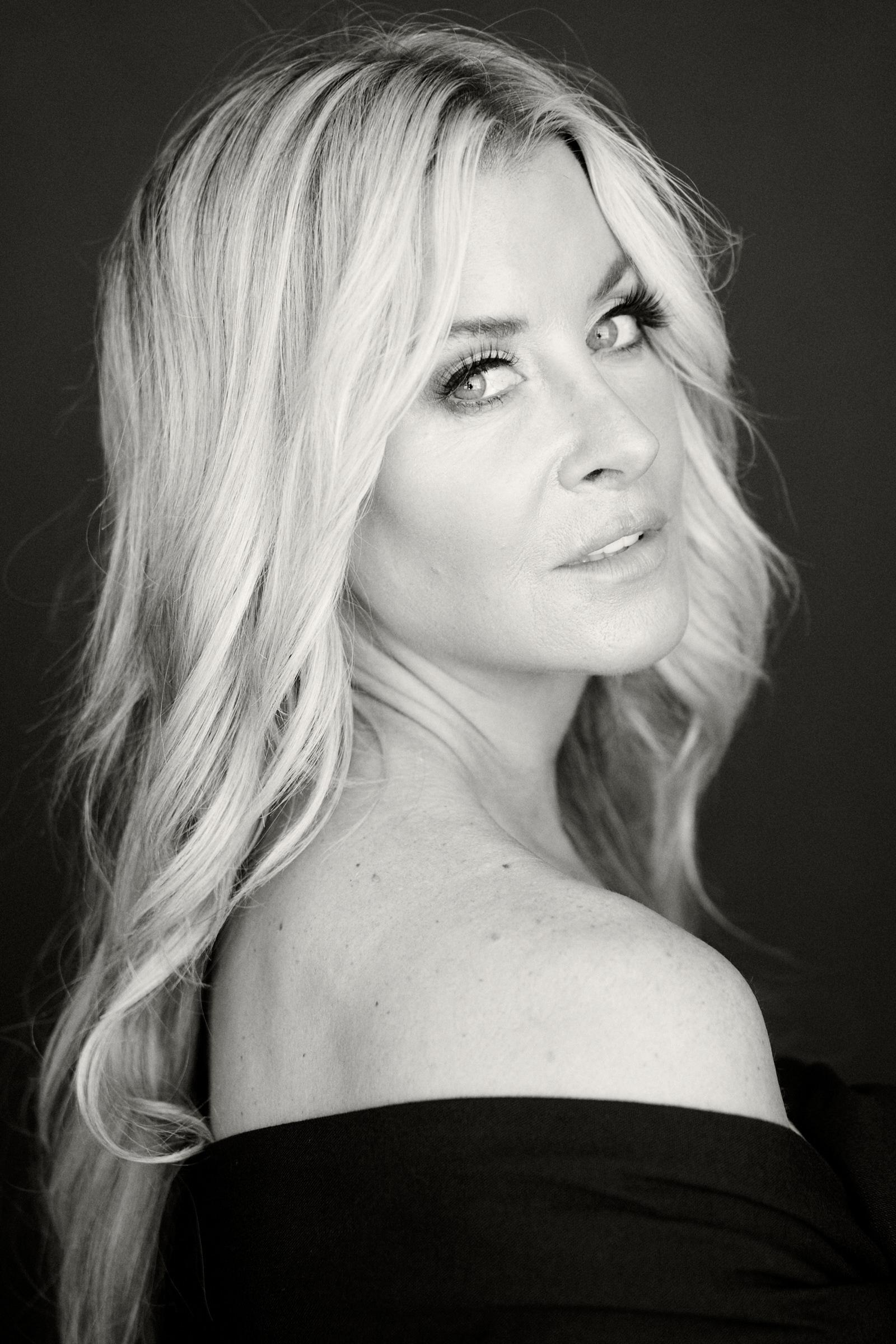 Allison Dunbar image