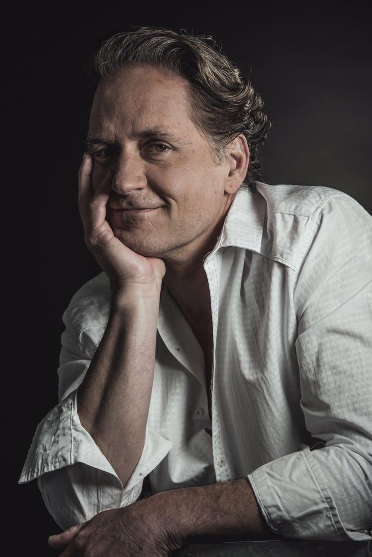 Guy Ecker image