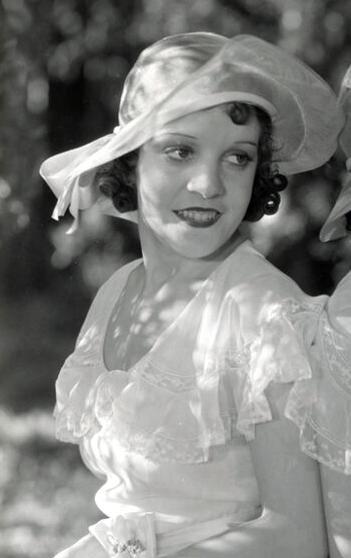 Violet Hilton image
