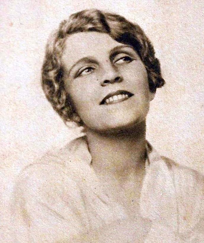Sybil Smolova image