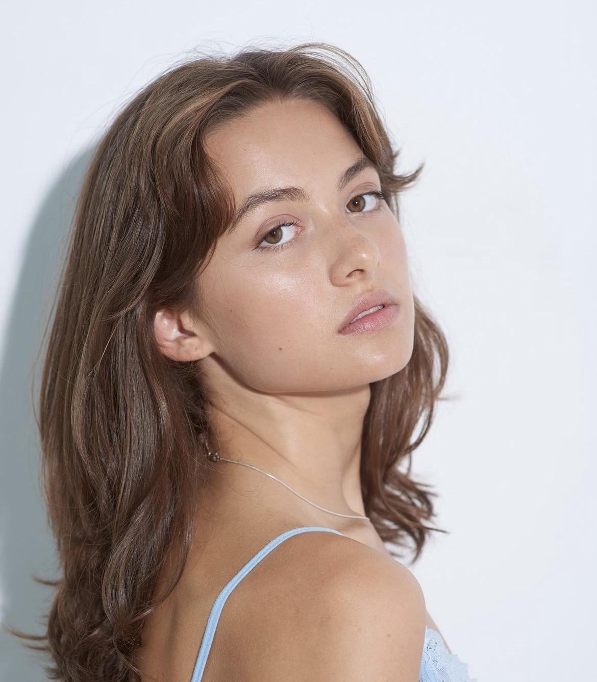 Chloe Avakian image