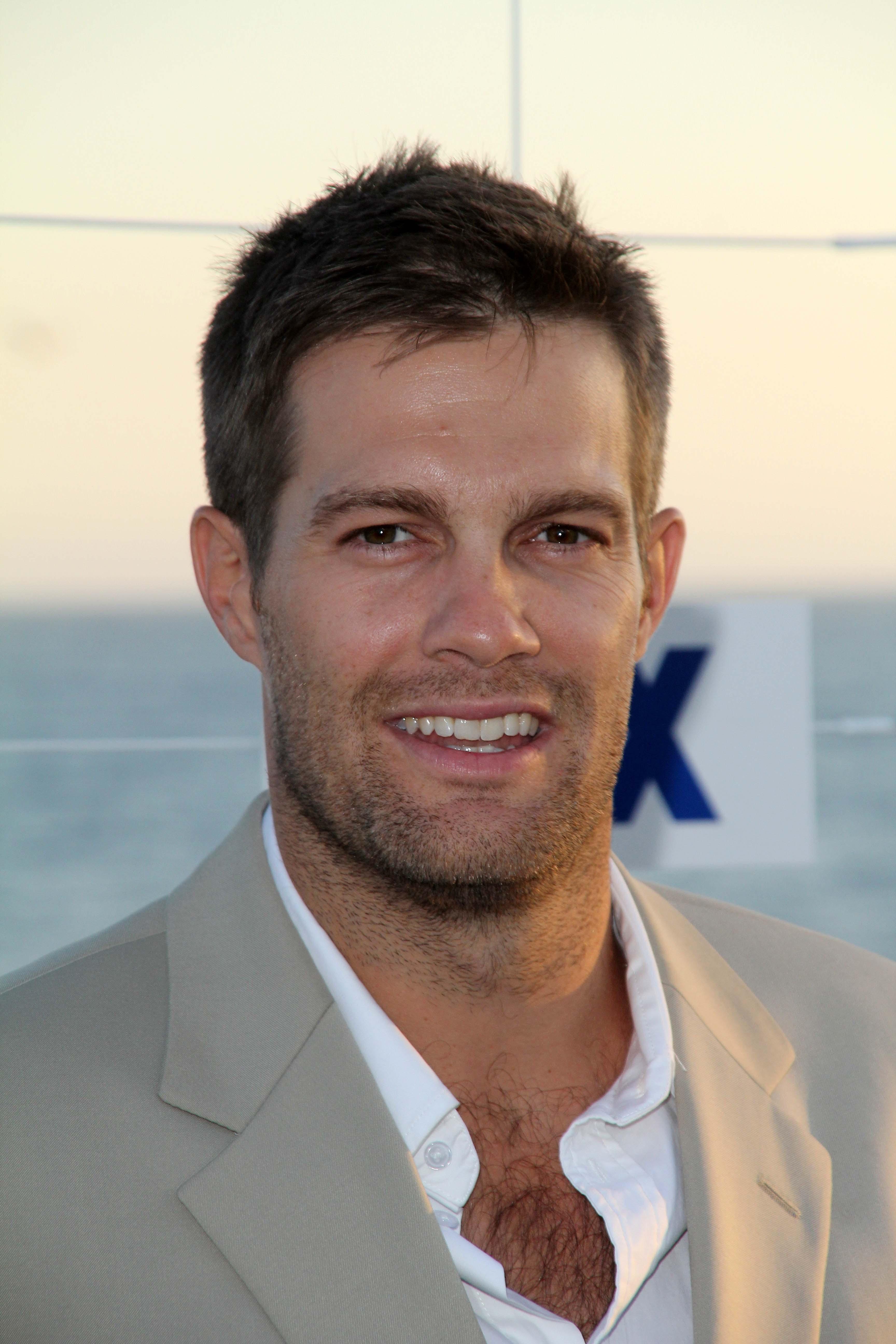 Geoff Stults image