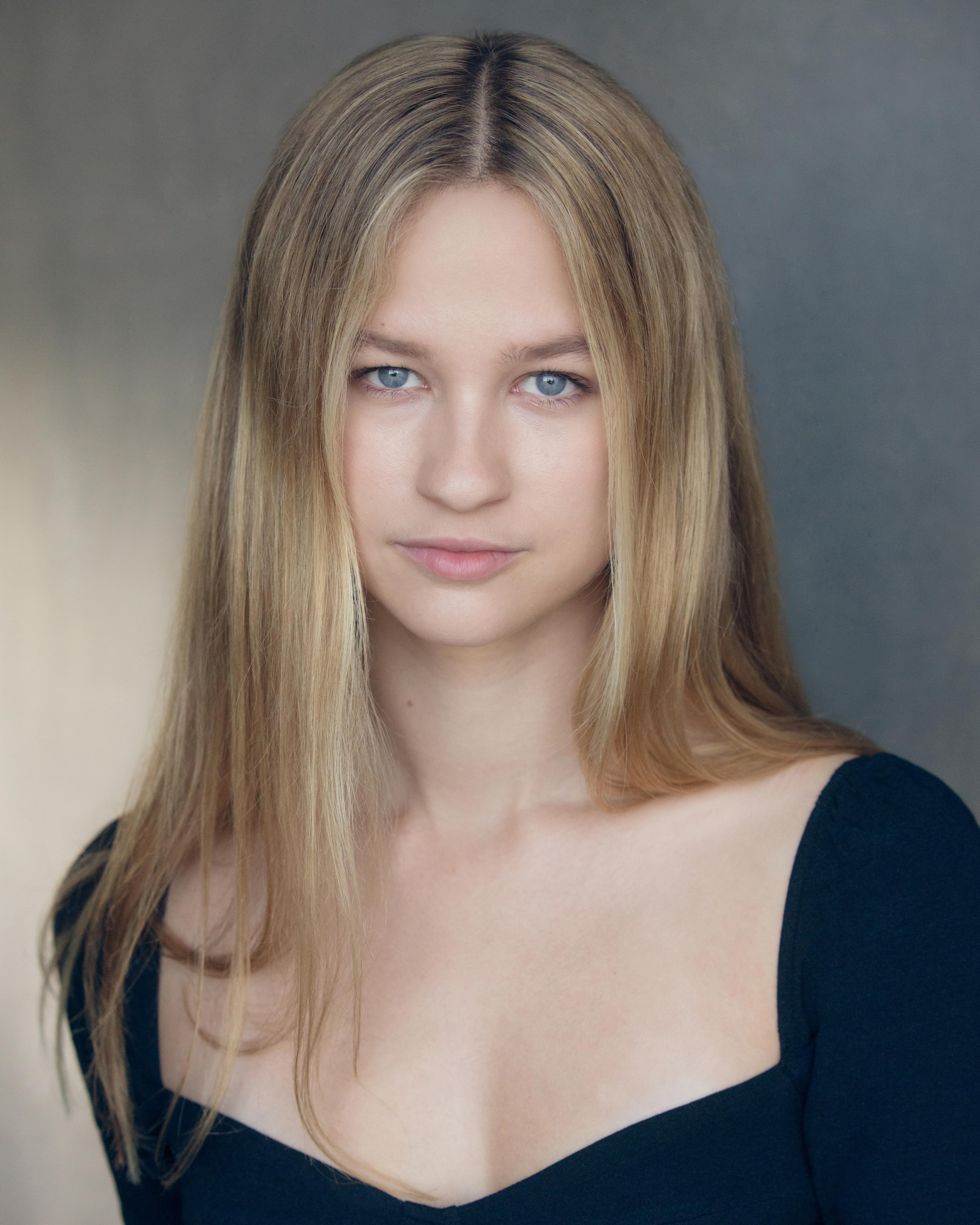 Issy Knopfler image