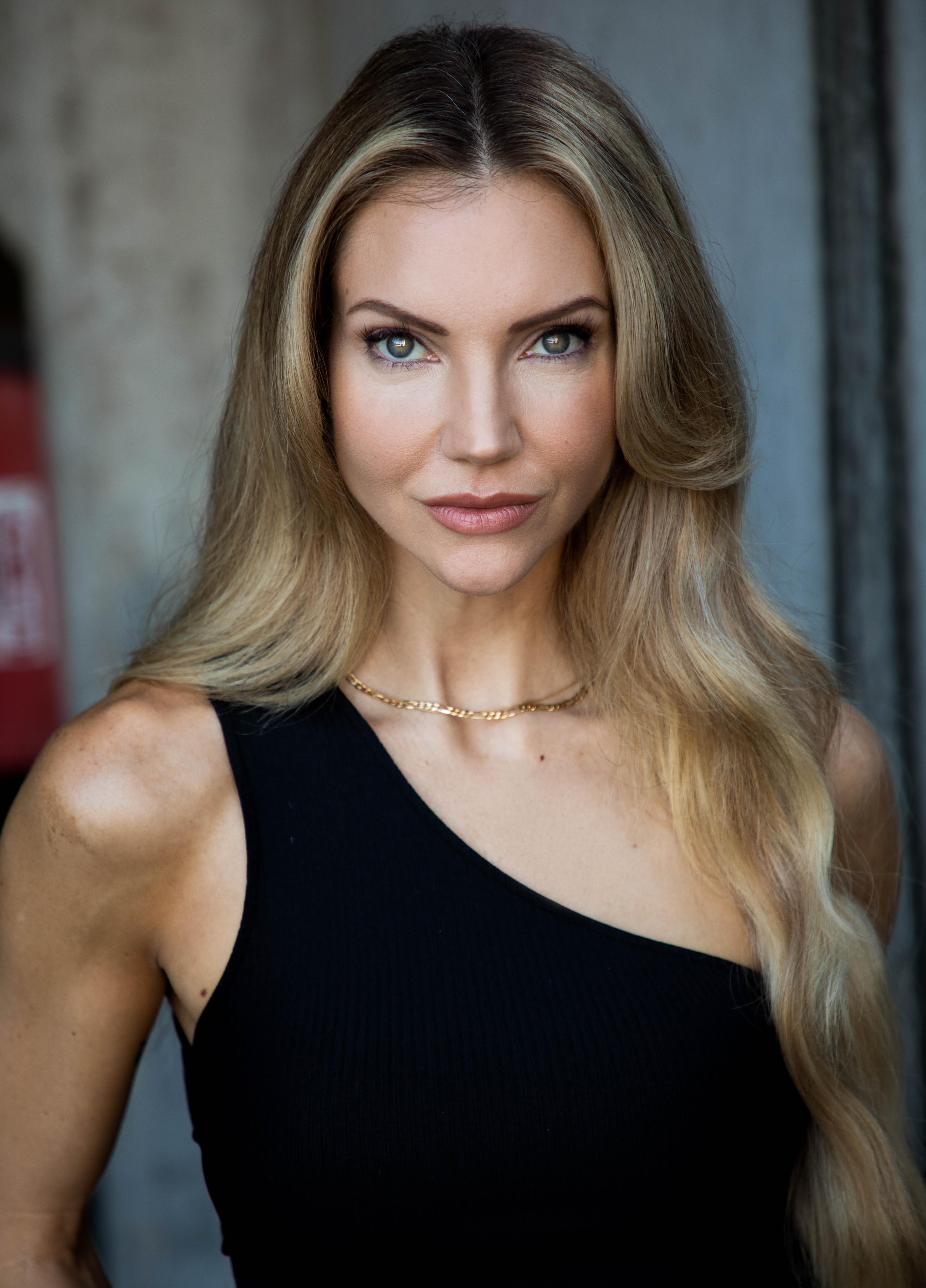 Kate Holliday image