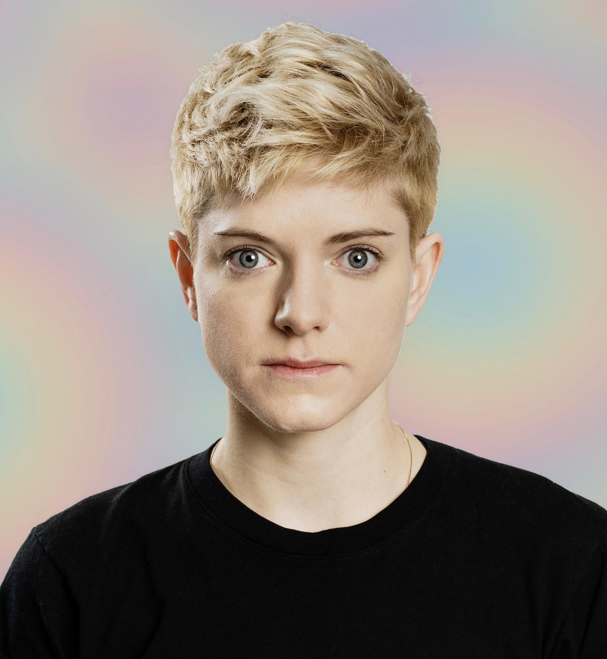 Mae Martin image