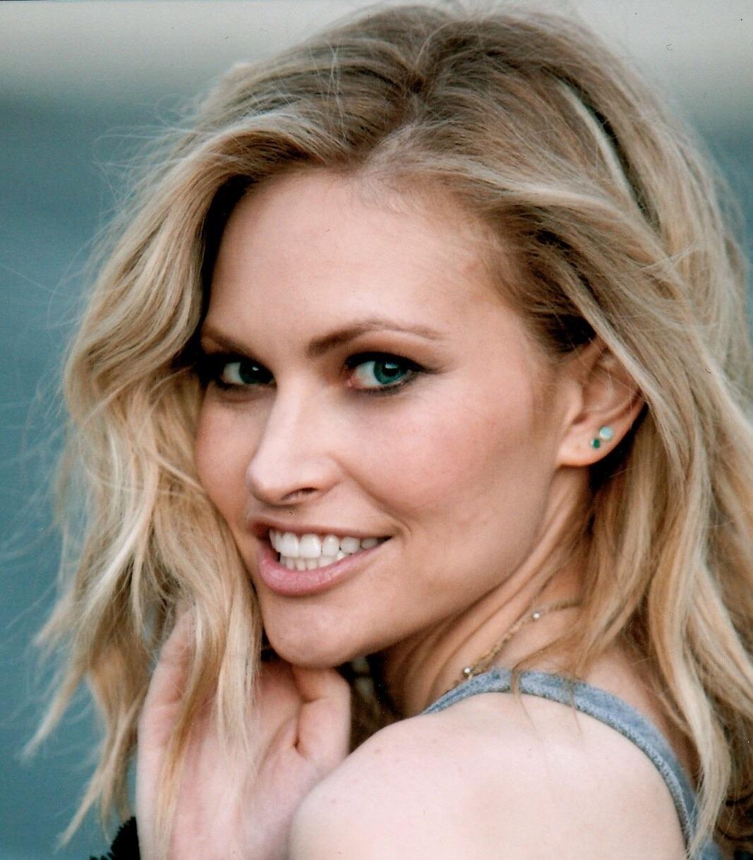 Amanda Loncar image