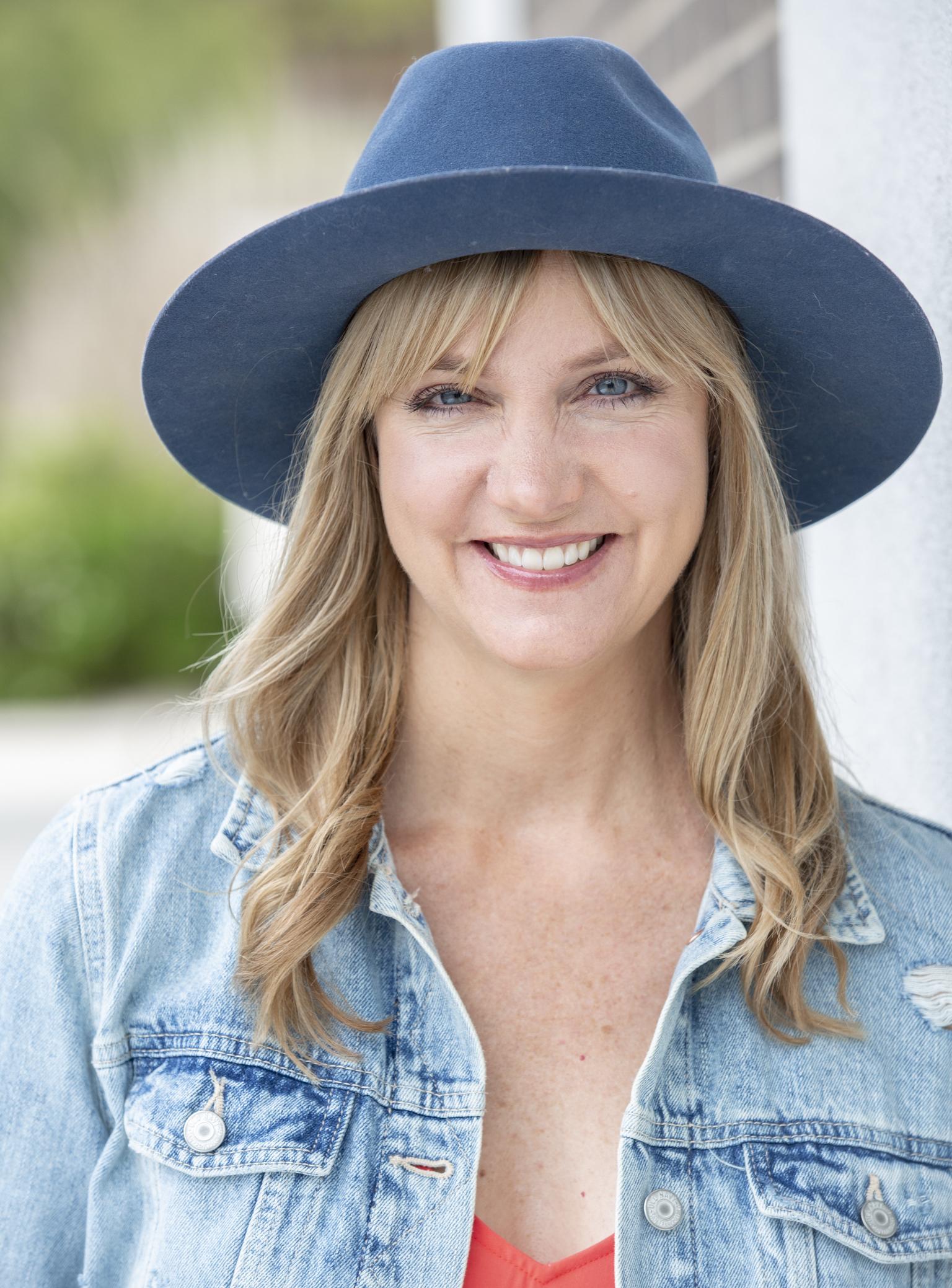 Julia Barnett image