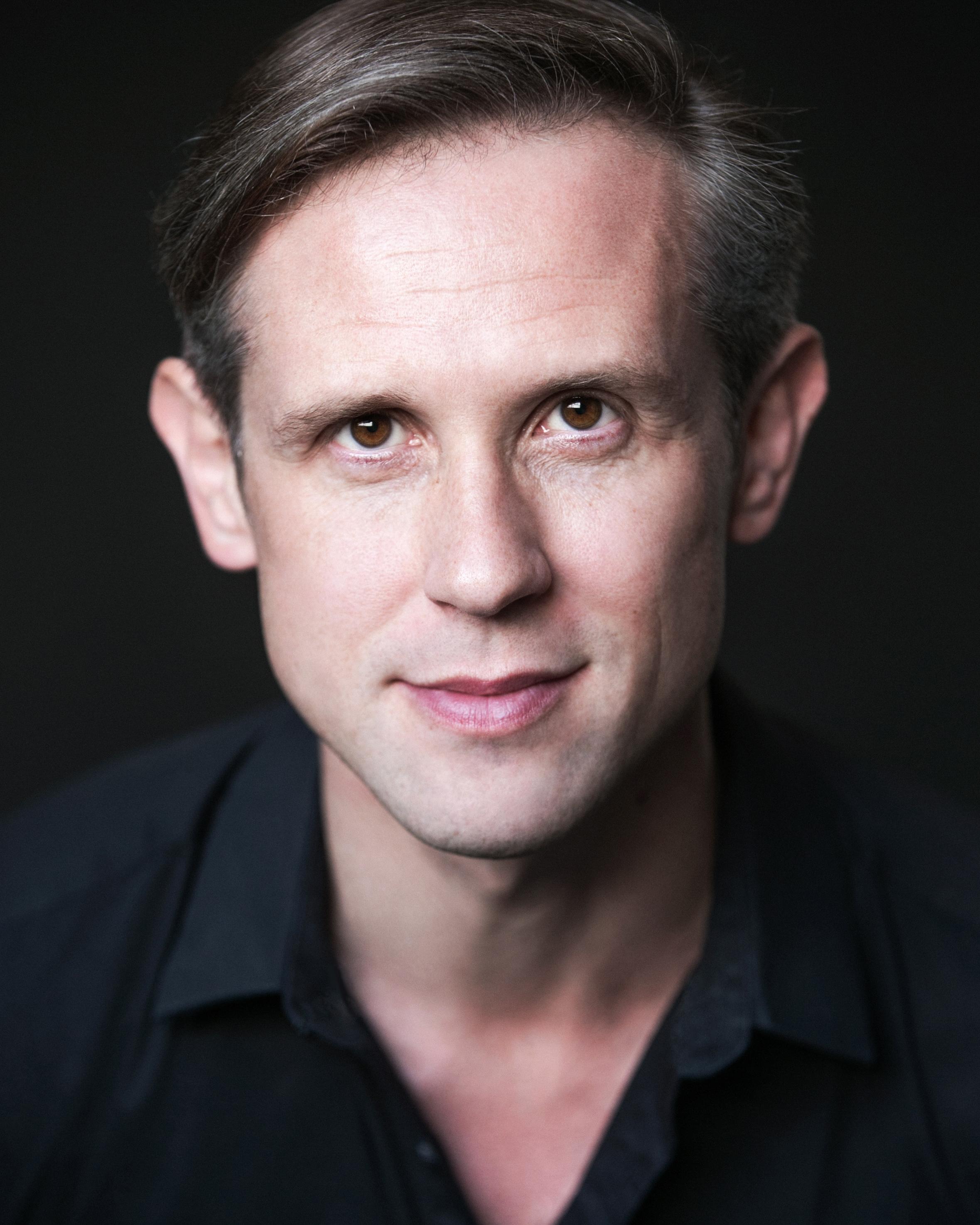 Ian Hallard image