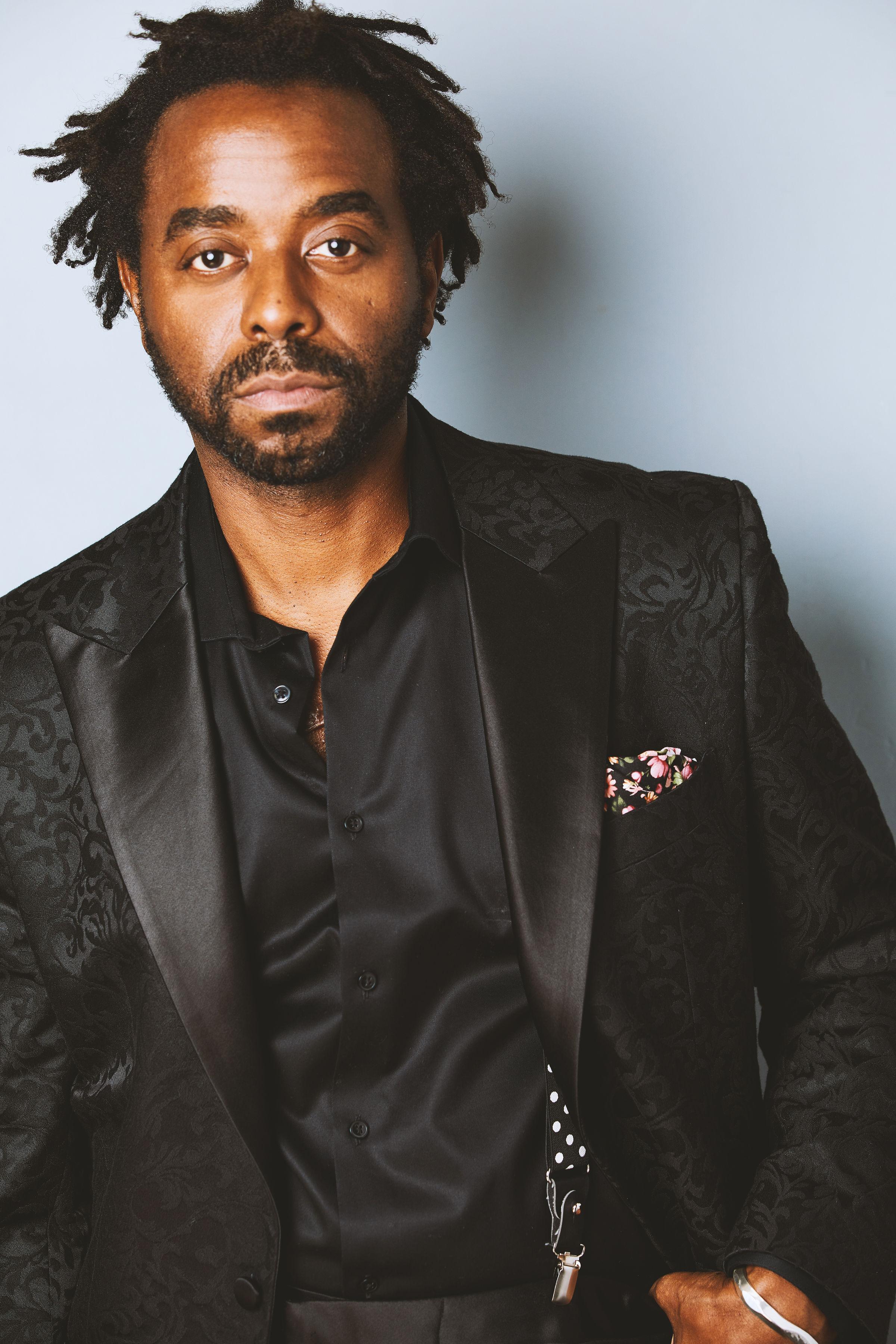 Ayinde Howell image