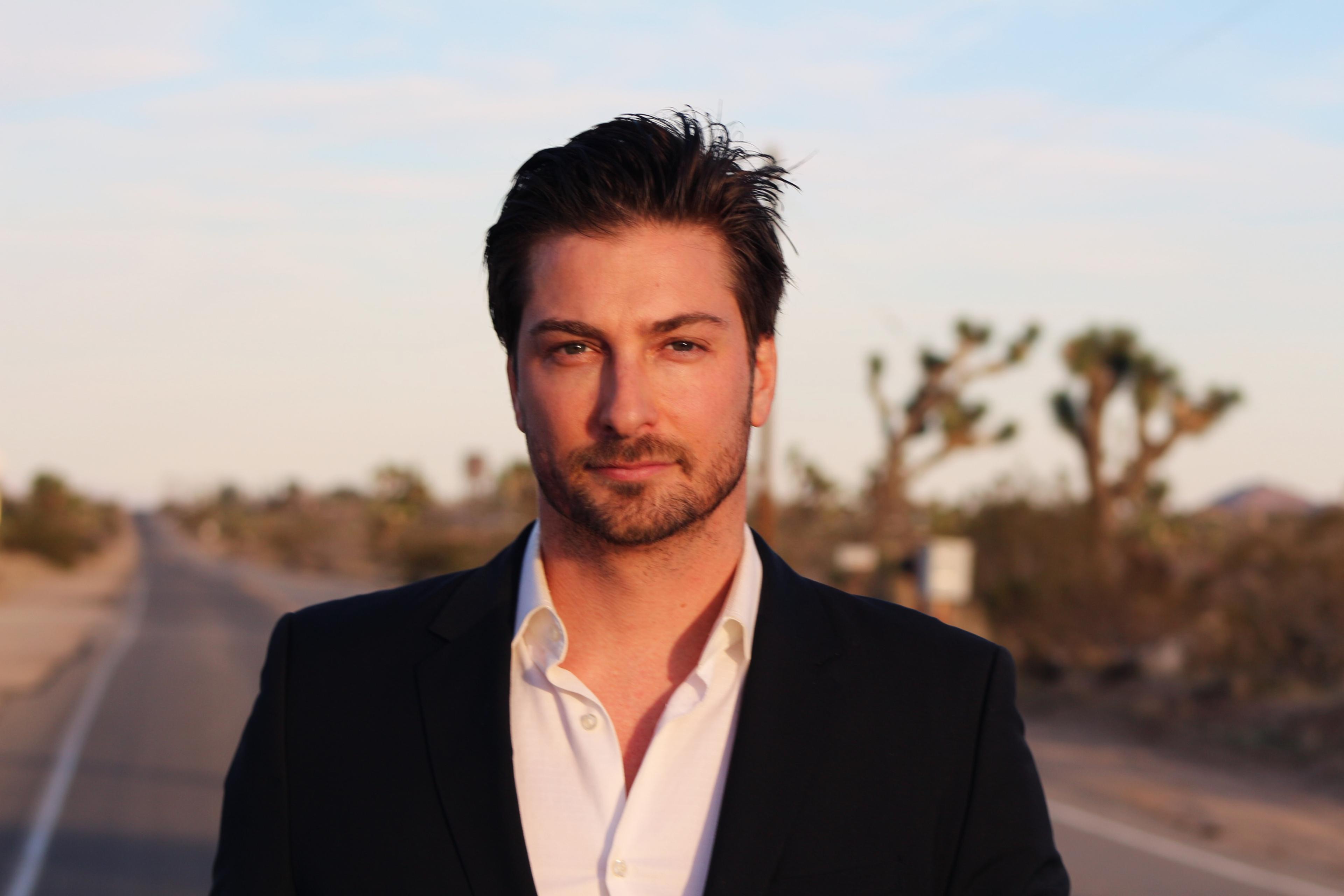 Daniel Lissing image