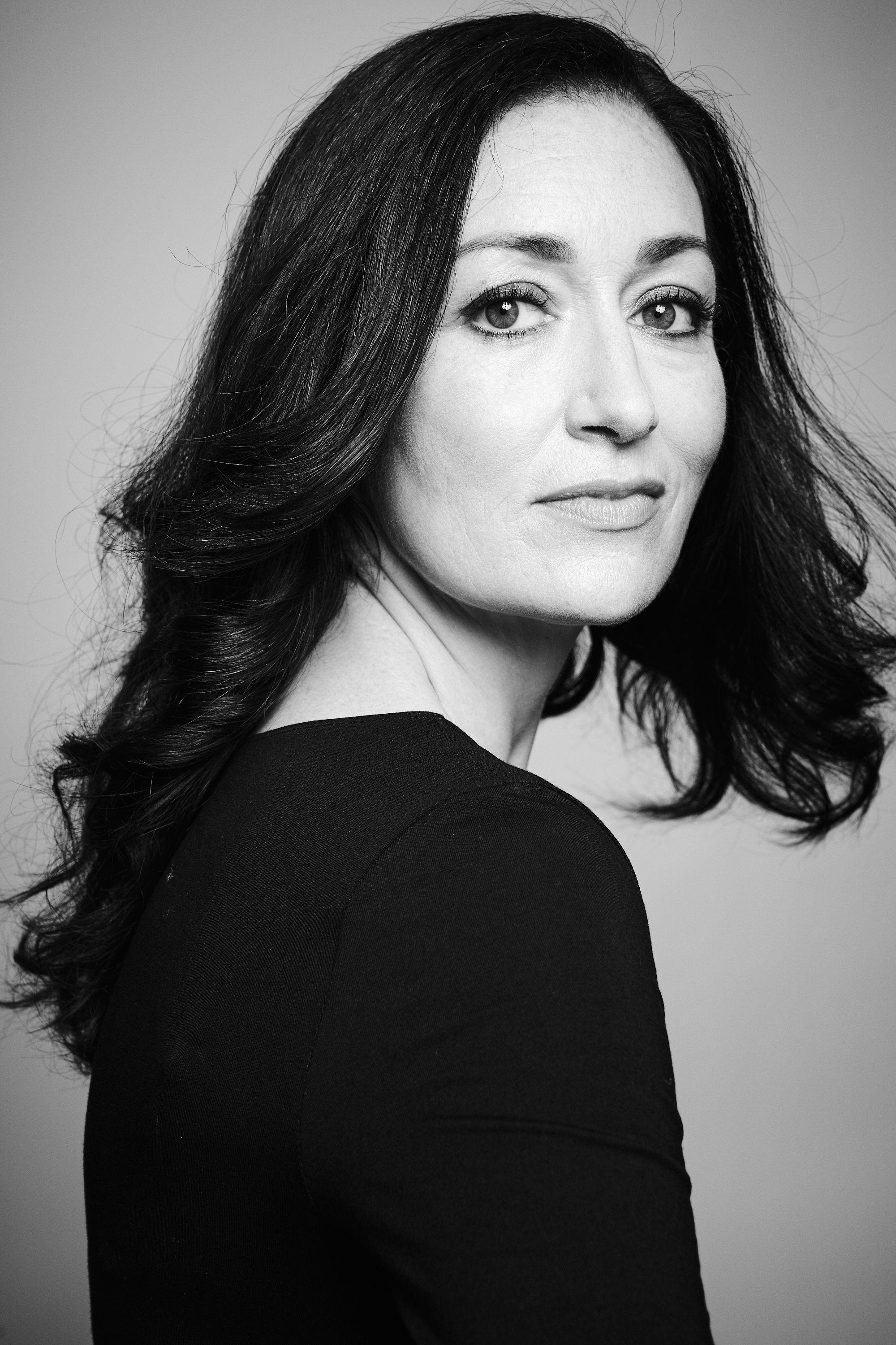 Lisa Dobbyn image