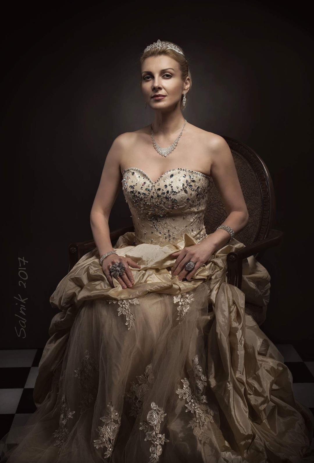 Julia Heller image