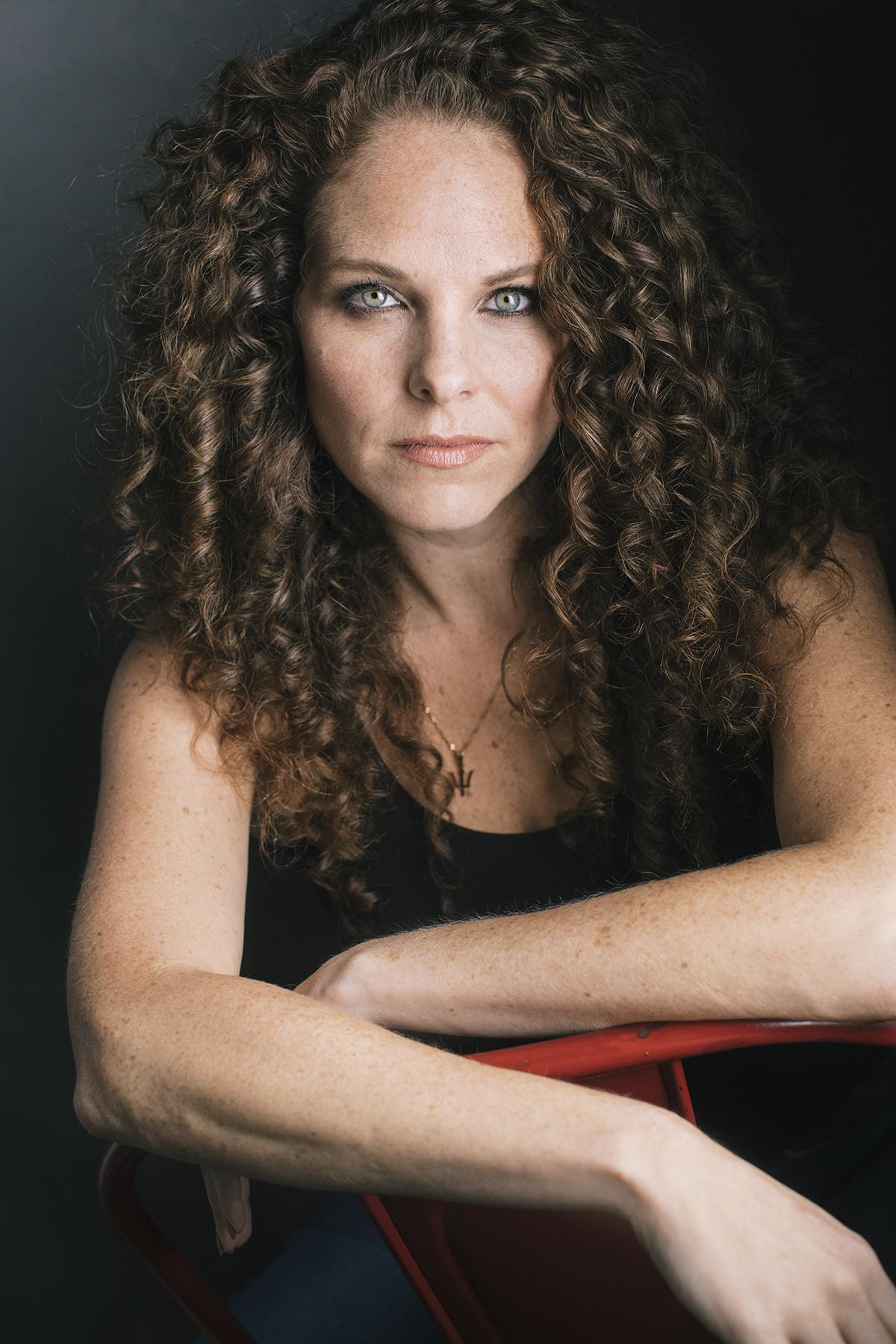 Amber Lewis image