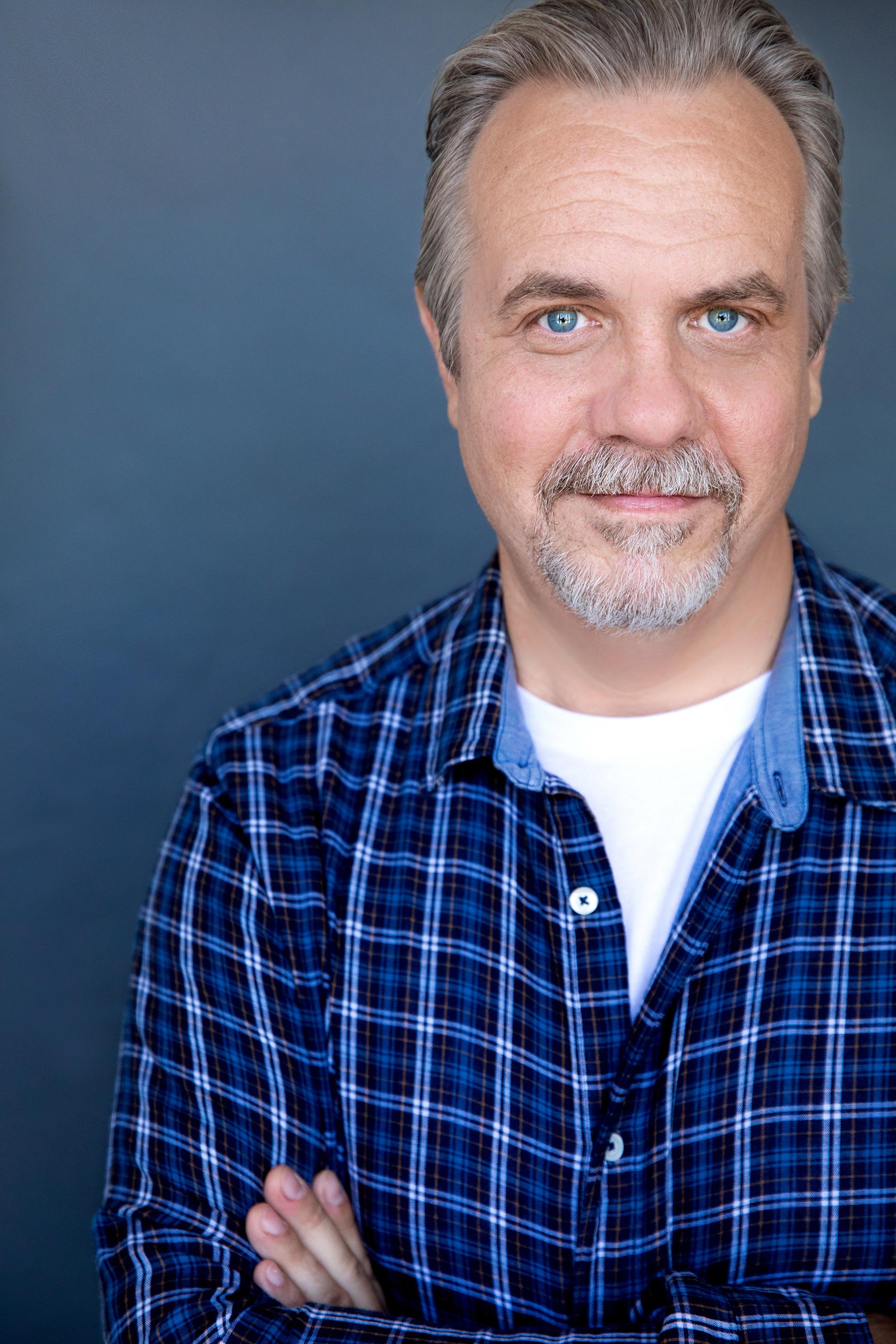 Steve Lewis image