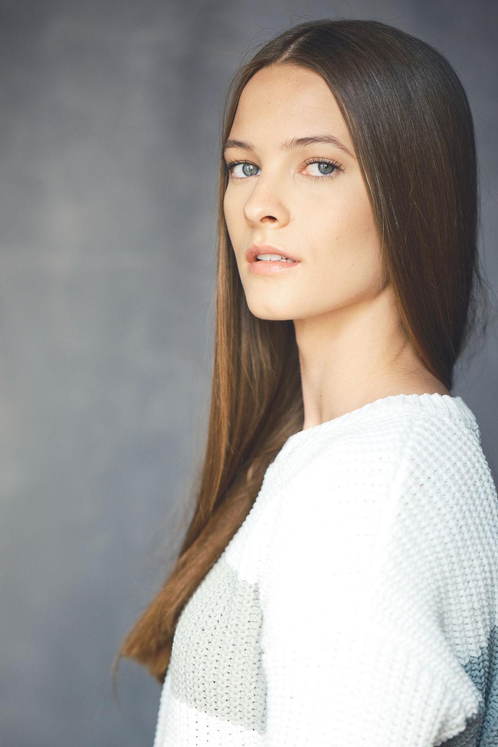 Avery Kristen Pohl image