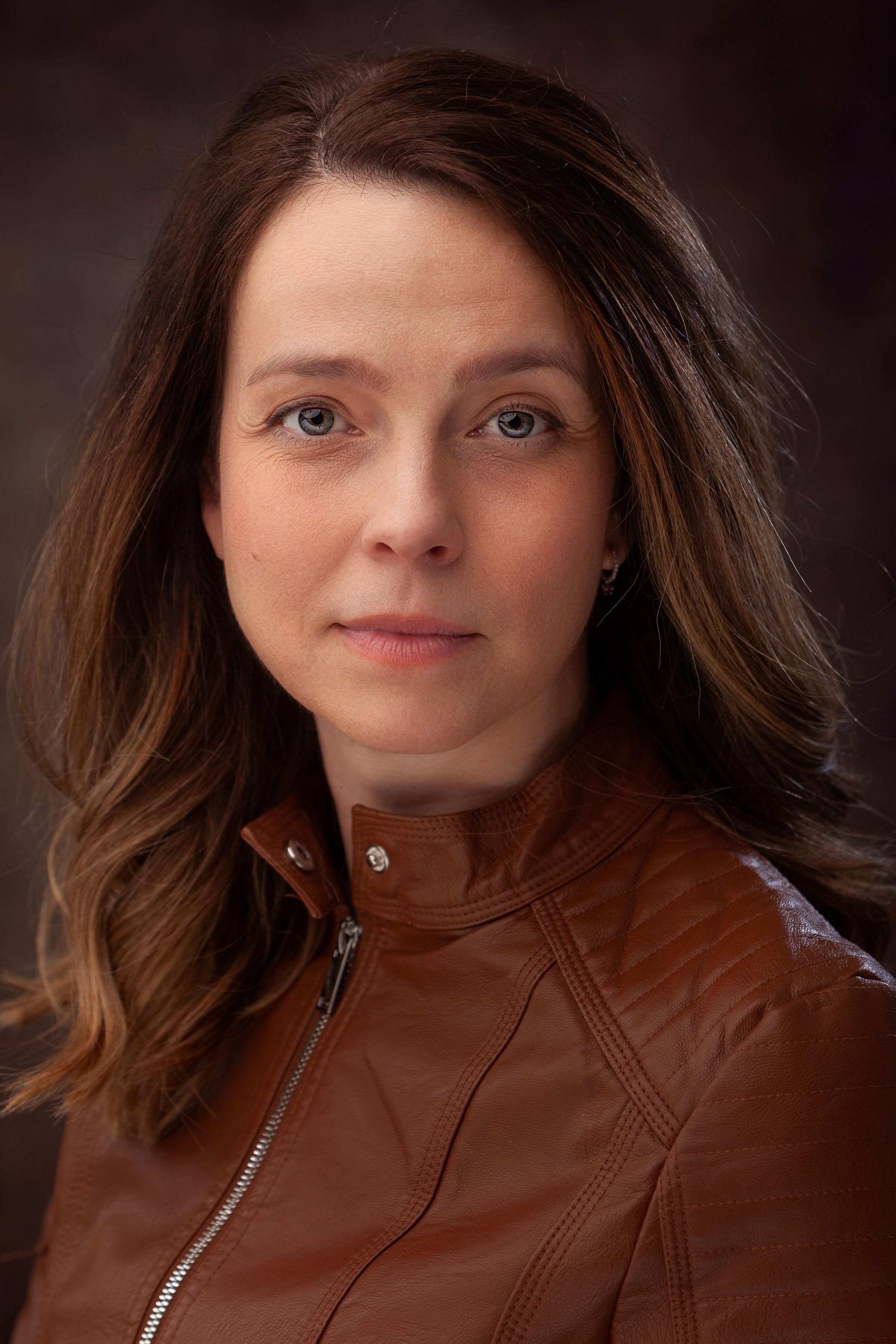 Elena Harding image